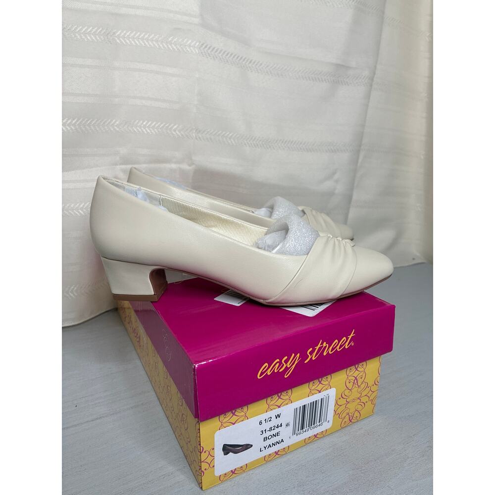 Easy Street Waive Kitten Heel Pumps Bone Womens Size 6.5 Wide - Picture 4 of 12